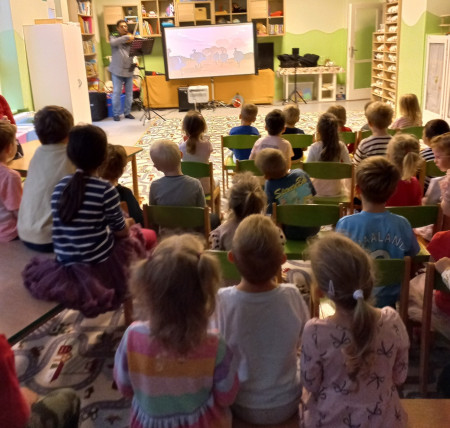 Hudobné predstavenie Z rozprávky do rozprávky